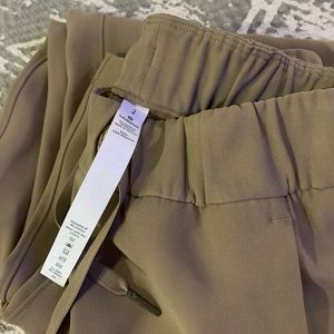 Lululemon “On The Fly” Khaki Crop Pant